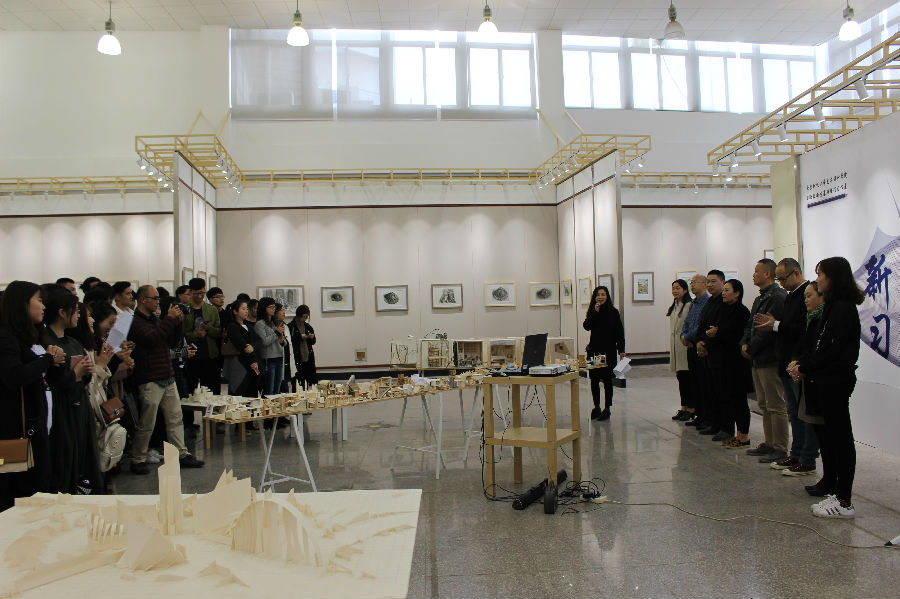 我们举办2016级学生基础课程习作展.JPG