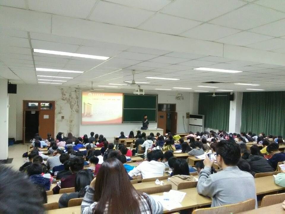 伟德国际victor1946新生团校第一讲.jpg